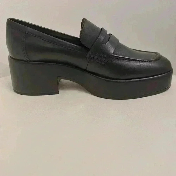 NWOT. Dolce Vita Women’s Yanni Loafer. Black leather. Size 9. Never worn. - Picture 1 of 7